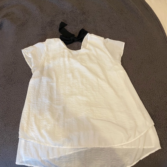 H&M Mama white maternity formal top with black bow in back - Picture 3 of 4